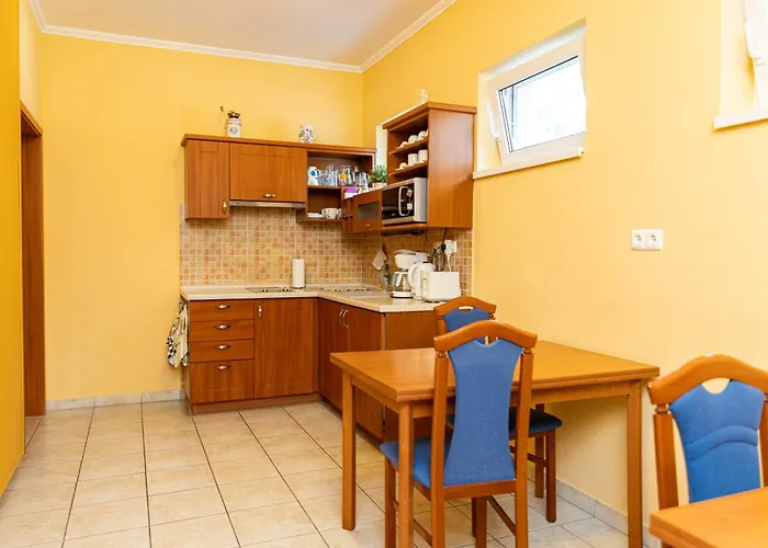 Tuenderpart Vendeghaz Eğri